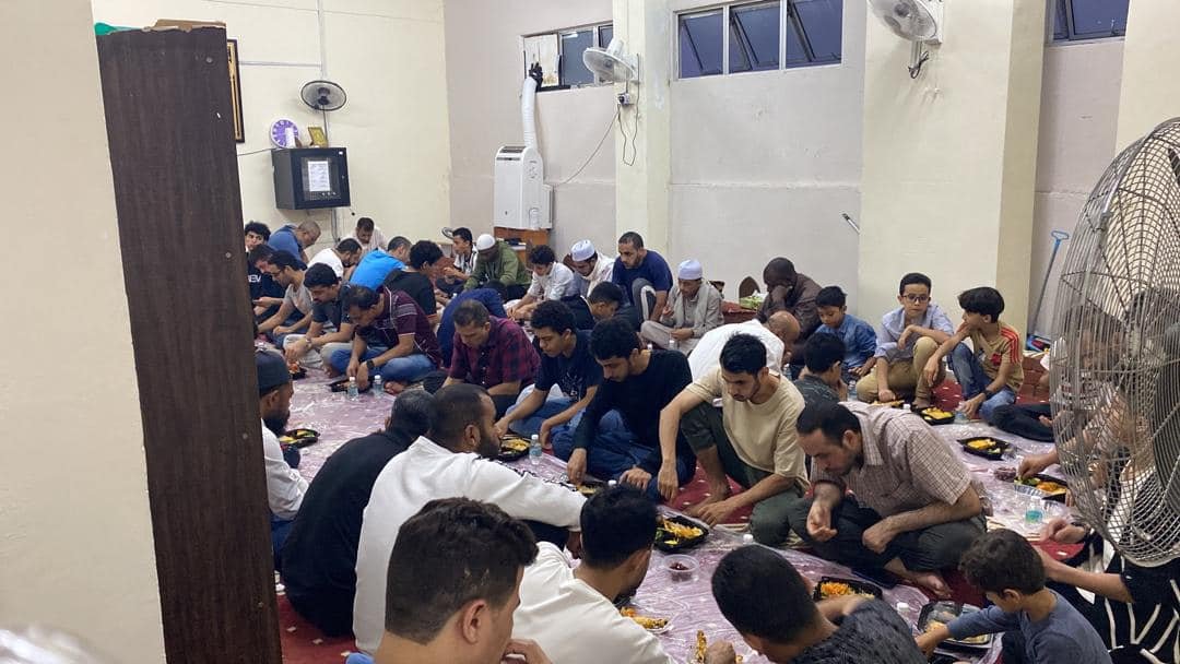 بحضور السفير د.عادل باحميد الهيئة الإدارية للجالية اليمنية في ماليزيا تقيم مأدبة إفطار لأبناء الجالية في المناطق السكنية 42 بحضور السفير د.عادل باحميد الهيئة الإدارية للجالية اليمنية في ماليزيا تقيم مأدبة إفطار لأبناء الجالية في المناطق السكنية