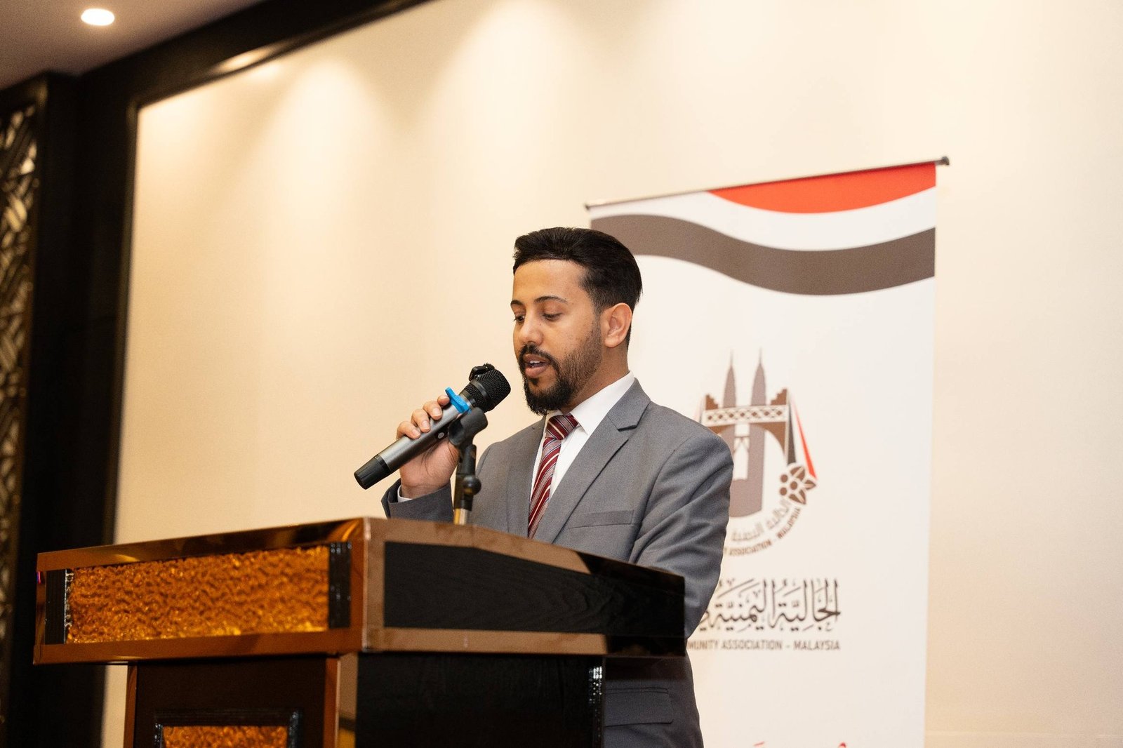 الهيئة الإدارية للجالية اليمنية في ماليزيا تُكرّم 200 معلم ومعلمة ومديري المدارس ومراكز التحفيظ في حفل كرنفالي بمناسبة يوم المعلم 11 الهيئة الإدارية للجالية اليمنية في ماليزيا تُكرّم 200 معلم ومعلمة ومديري المدارس ومراكز التحفيظ في حفل كرنفالي بمناسبة يوم المعلم